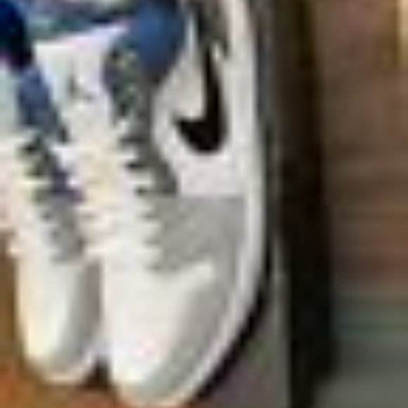 Athletic shoes - Picture 5 of 5